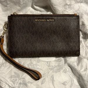 Michael Kors wristlet wallet